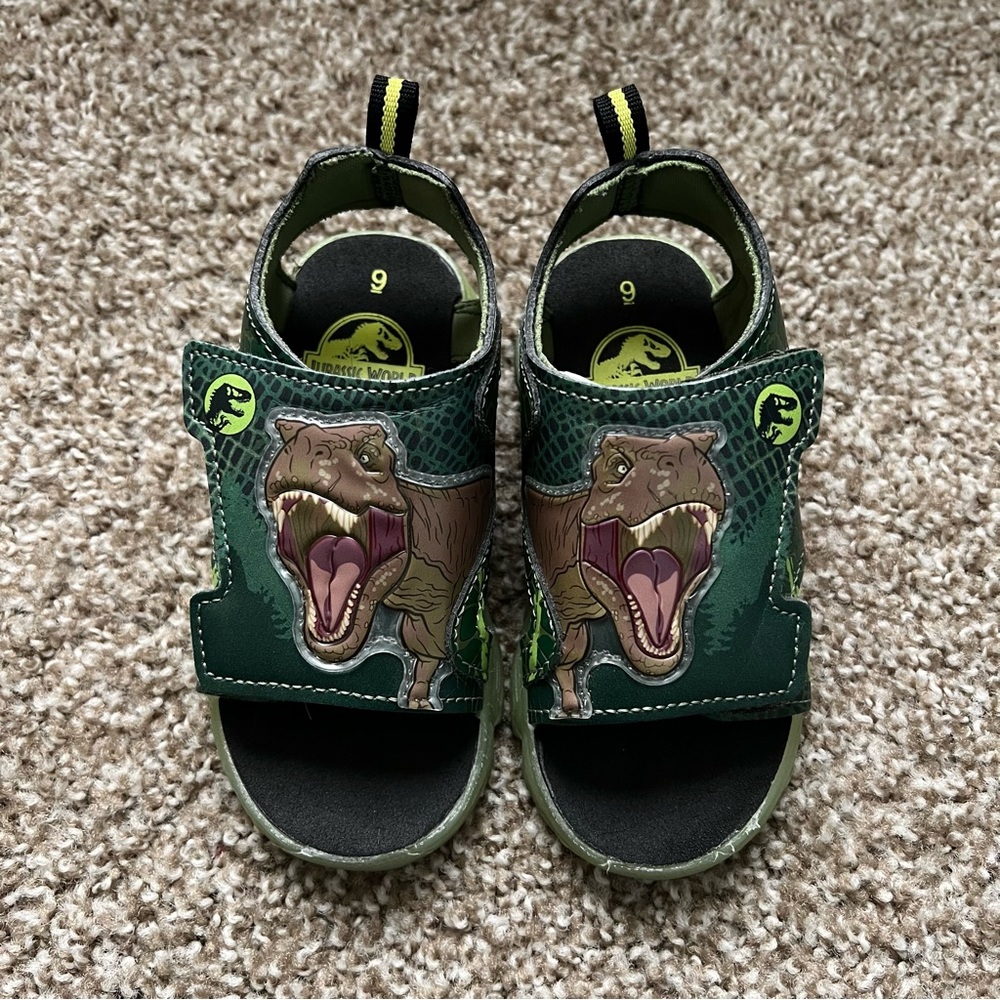 Jurassic World Green Light Up Velcro Sandals Size 9